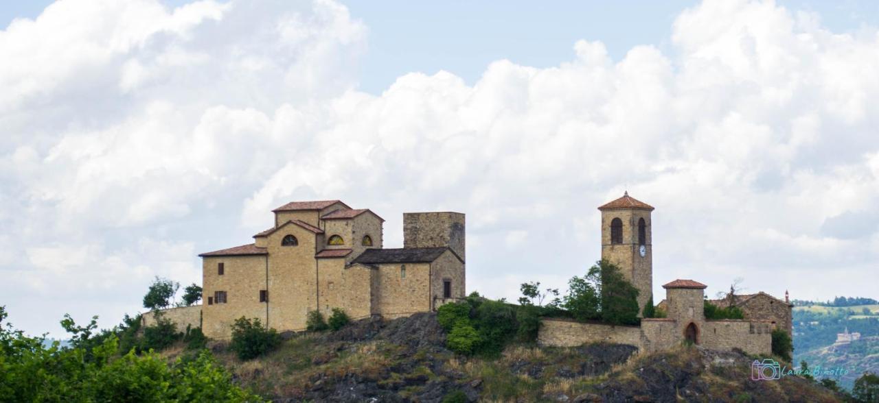 Antiche Vie B&B Serramazzoni ภายนอก รูปภาพ