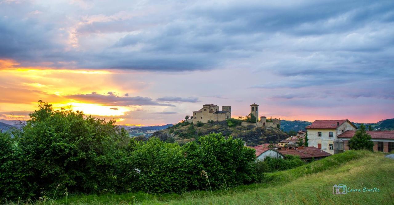Antiche Vie B&B Serramazzoni ภายนอก รูปภาพ