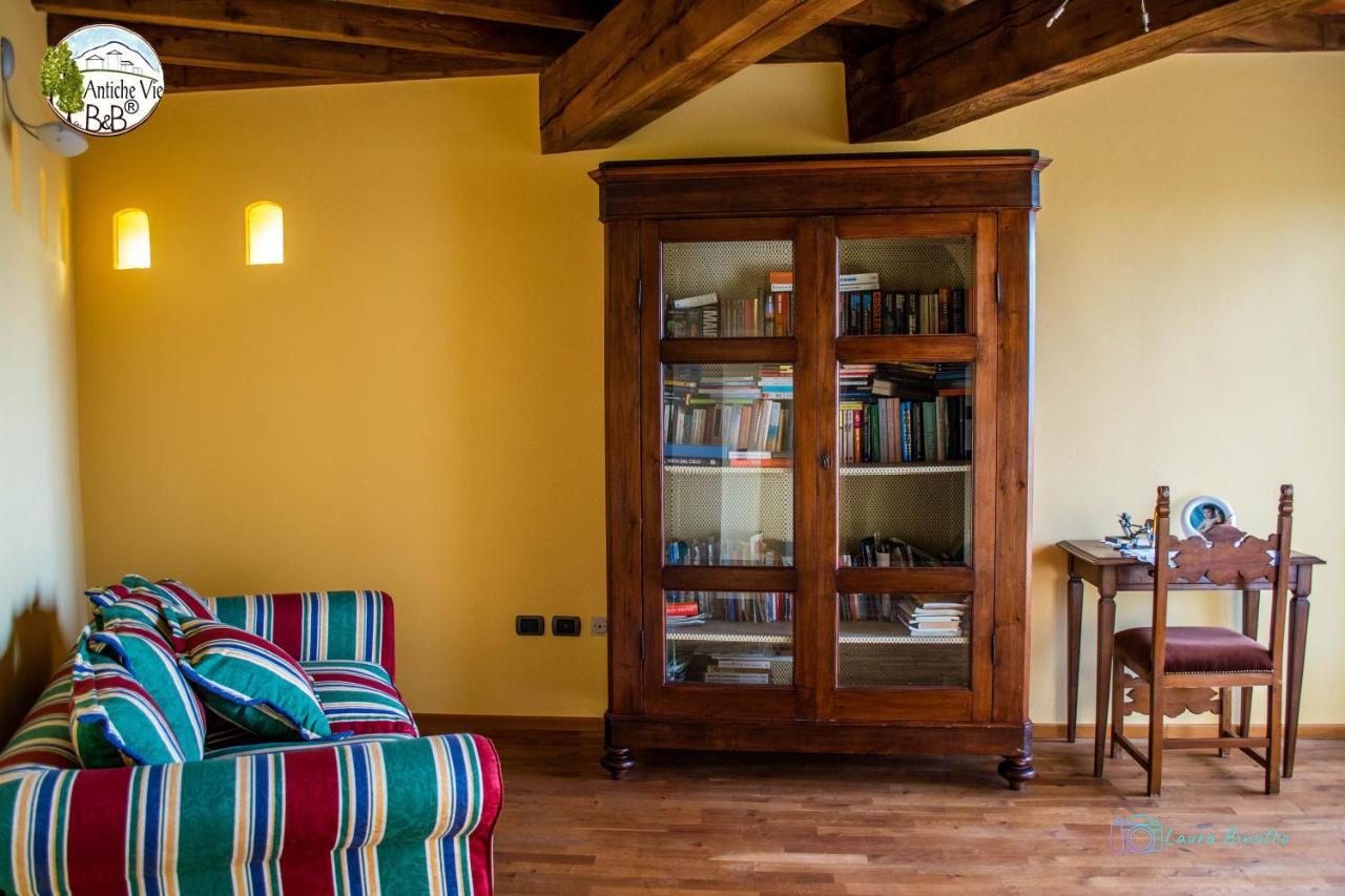 Antiche Vie B&B Serramazzoni ภายนอก รูปภาพ